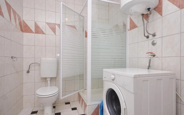 Nice Home in Donji Karin With Wifi and 3 Bedrooms