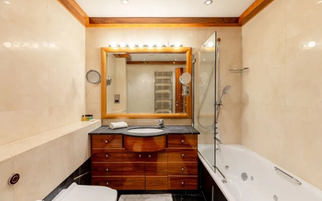 Mayfair Deluxe Apartment