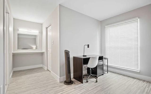 2-bedroom Spacious Stay
