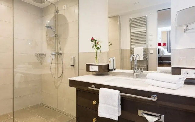 EMICHS Hotel