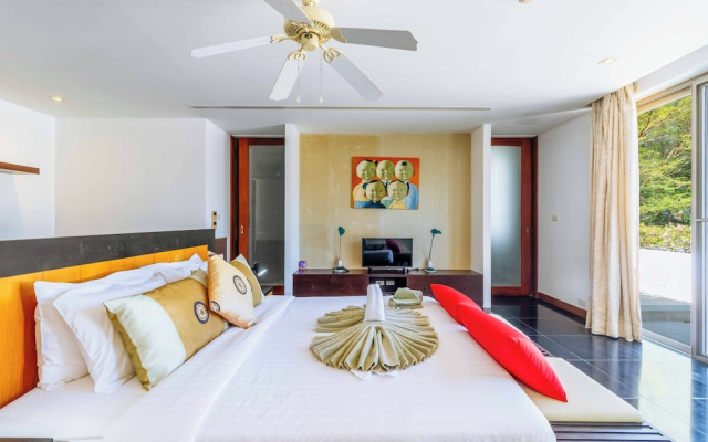 Seaview Own Pool Full-Time Maid V302