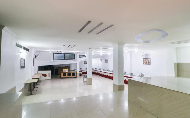 OYO Townhouse 447 Hotel Teg Royal