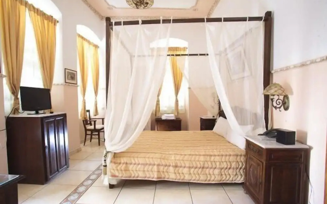 Monte Kristo Hotel
