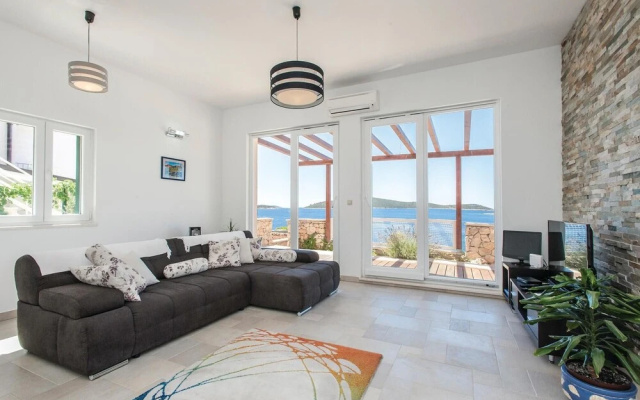 Stunning Home in Sevid With Wifi and 5 Bedrooms