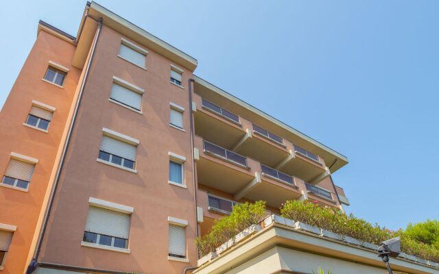 Hotel Miramare Чивитанова-Марке вид на фасад