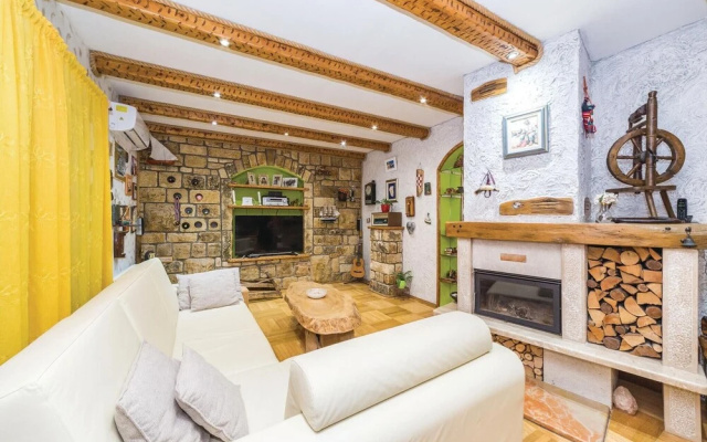 Awesome Home in Trogir With 4 Bedrooms, Jacuzzi and Sauna