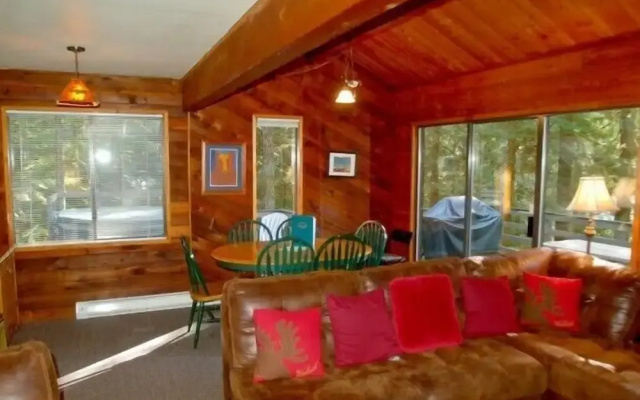 Mt. Baker Lodging Cabin 26 (Sleeps 8)