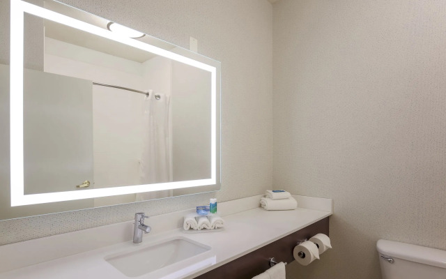 Holiday Inn Express Rochester NE- Irondequoit by IHG