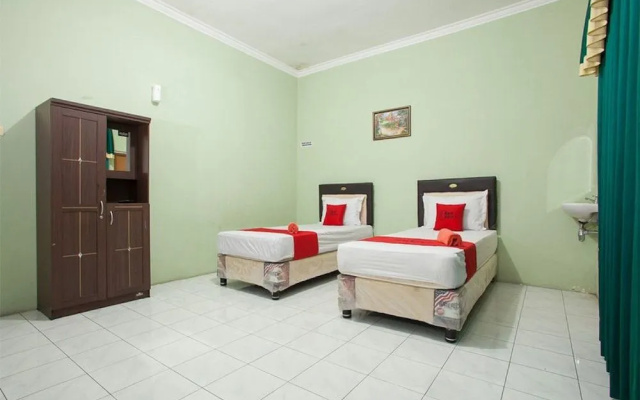 RedDoorz Syariah @ Janti Malang