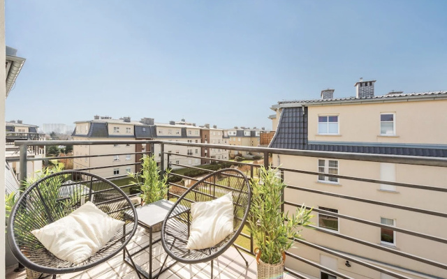 Lion Apartments -Colonial