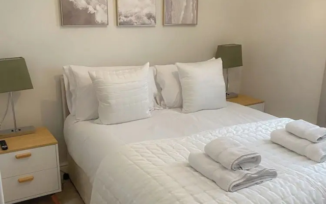 Luxury Townhouse Retreat in Kendal w/ Free Parking