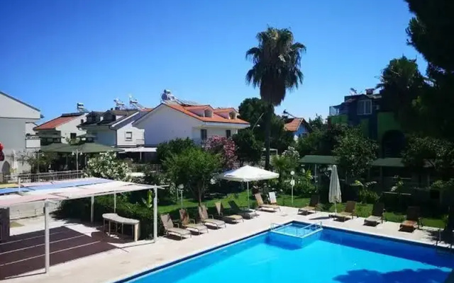 Anita Kemer Noch Hotel