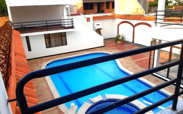 House with Pool & Hot Tub in Anapoima