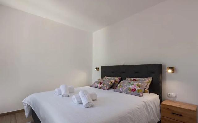 Seafront Apartment Nana 2