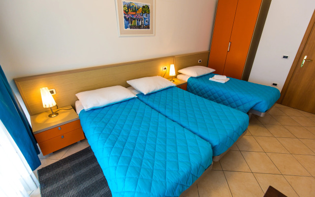 Splendid Golden Rocks Resort