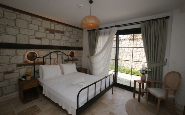 Thera Alaçatı Otel