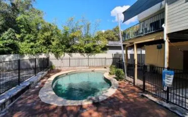 20 Orania Court