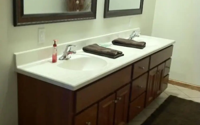 Downtown Condo With Lake & BAY Views