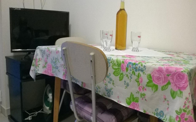 Apartment Tom - 500 m from sea: A1 Omis, Riviera Omis