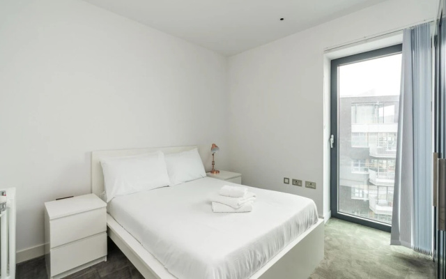 Superb 2BD Flat With Breathtaking Views!