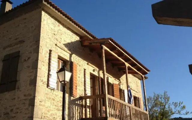 Paradosiakos Xenonas "Sopoto"