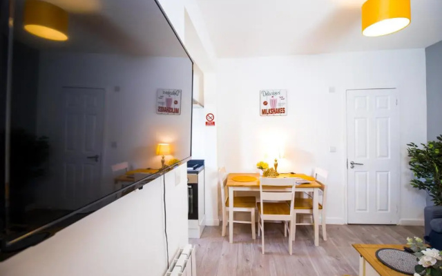 Dreamwood Apartment by Southwest Rooms - Free Parking & Netflix