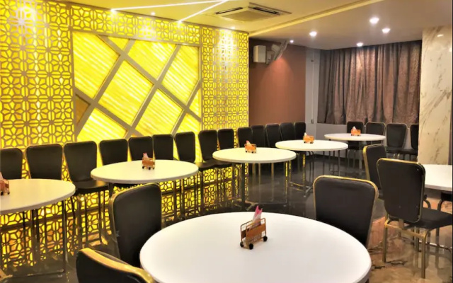 Hotel Bharat
