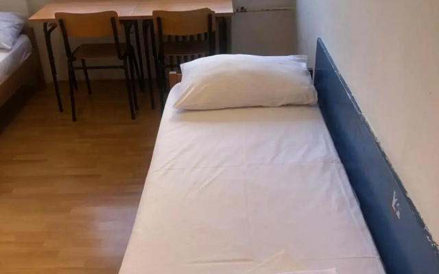 Split Summer Budget Rooms