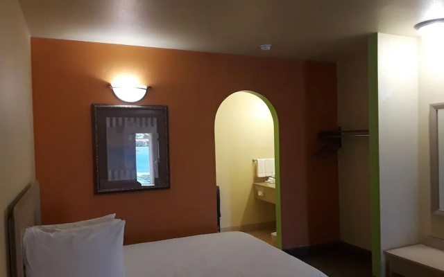 Sunbridge Inn & Suites