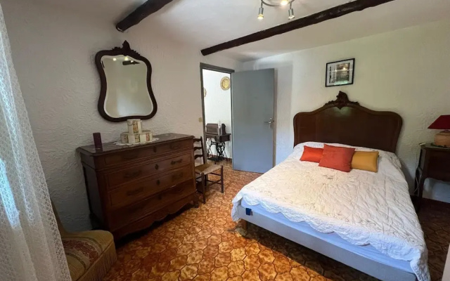 Small Holiday Home With Private Terrace and Shared Garden, Cagnes-sur-mer