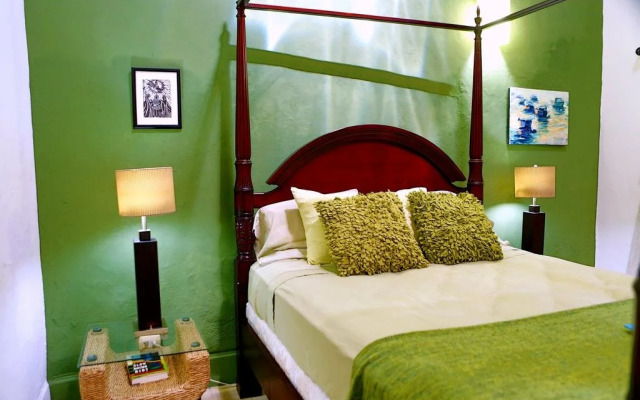 La Pantera Negra Gallery and B&B