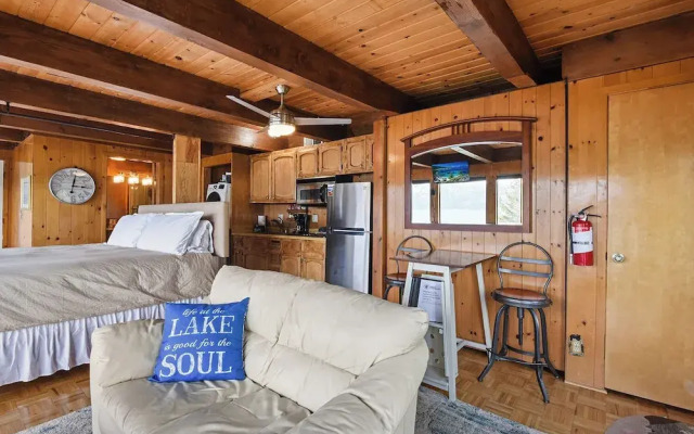 Stunning Views at Stargazer Lakefront Studio!