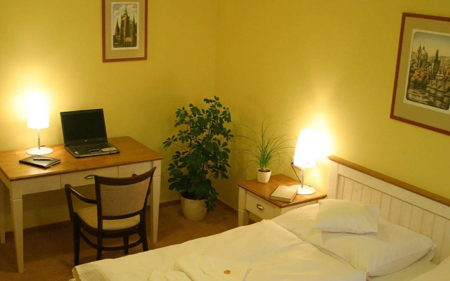 Dolce Villa Hotel