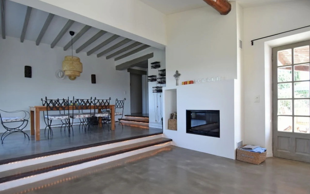 Luxurious Villa in Roussillon With Private Swimming Pool