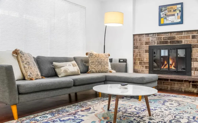 Seattle Cloud 2BR Prime Location