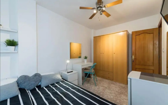 #3 Private Room Renovated Apt Habi