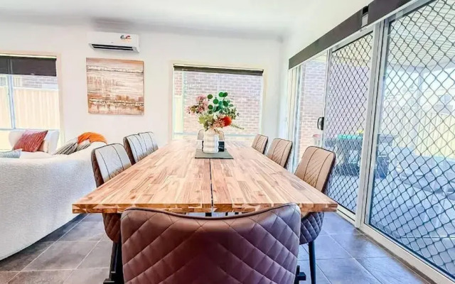 StayAU Family Haven Pet-Friendly