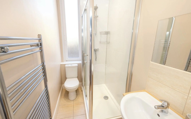 Elegant 2-Bed Flat with Edinburgh Charm