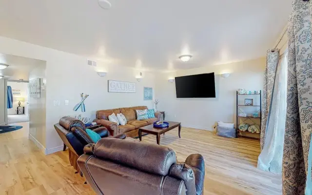 Waterfront Condo W & Dock Access