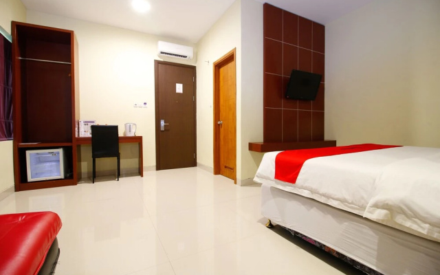 RedDoorz Premium near Nipah Mall