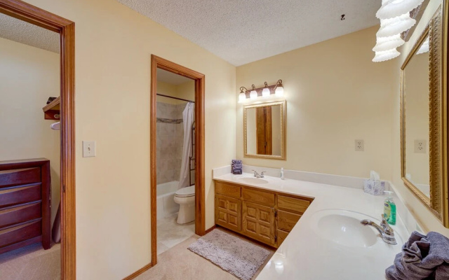 Quiet Oklahoma Home - Close to Golf Courses!