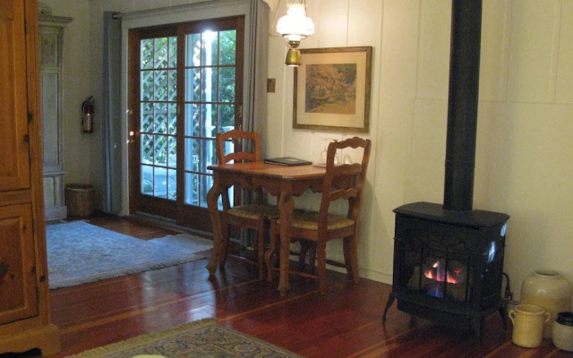 Belle de Jour Inn