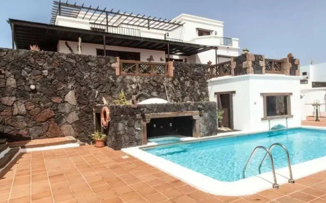 Villa Lastian