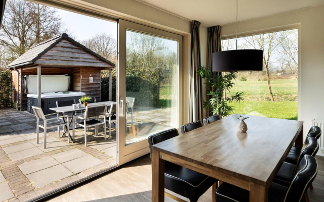 Luxury villa with whirlpool and jacuzzi, 8 km from Hoogeveen