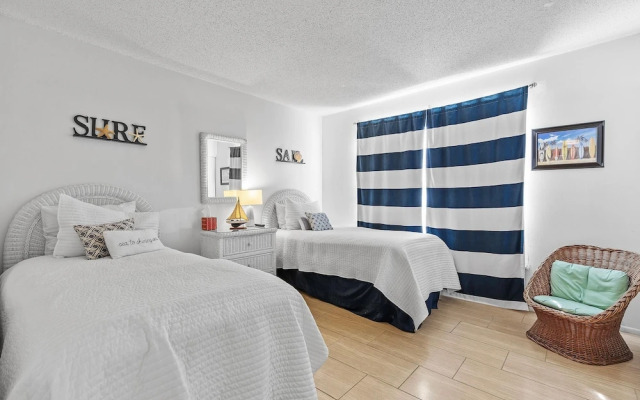 Colony Beach Club 121