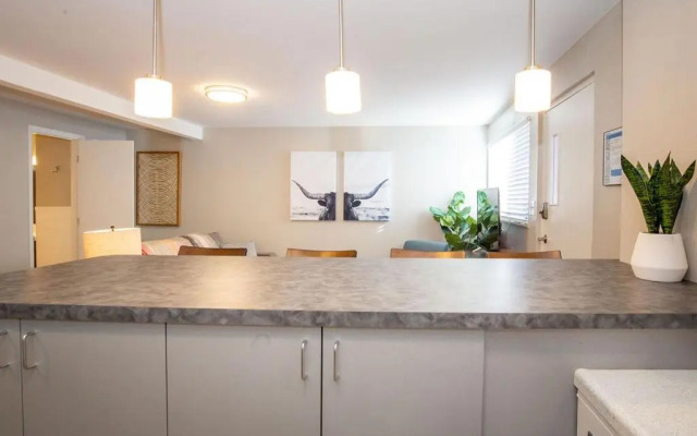 Hip & Urban Condo Near the Heart of Old Town