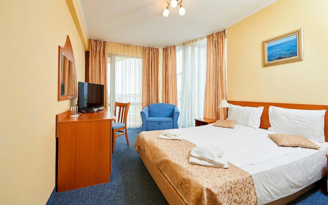 Paradise Hotel