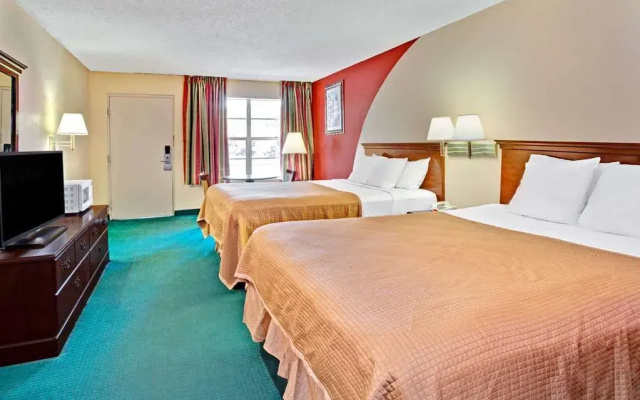 Howard Johnson Express Inn