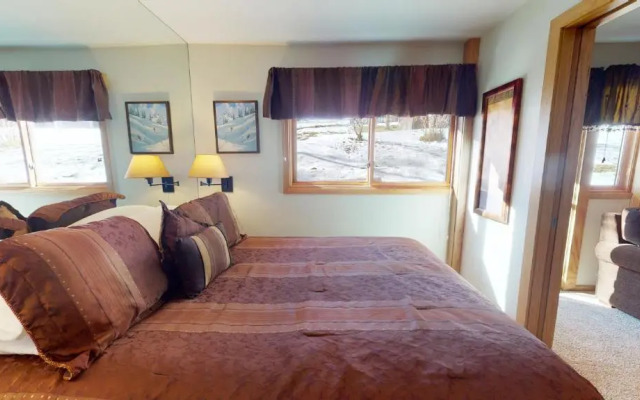 Laurelwood Condominiums Studio Premier Unit 405