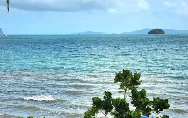 Luxury Beachfront 4 Br AMANA Villa at Ta-Ke Residence A
